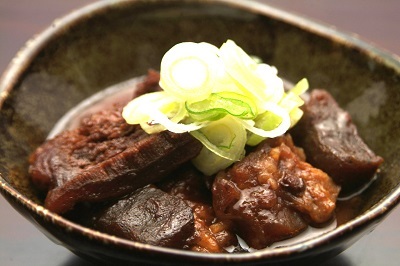 名古屋名物料理居酒屋-伍味酉 荣本店，中文菜单。（名物）名古屋八丁味噌关东煮拼盘，（名物）牛肉筋八丁味噌土手味噌煮。进公众号【门儿清东瀛控】获取更多信息，还有日本优惠打折券
